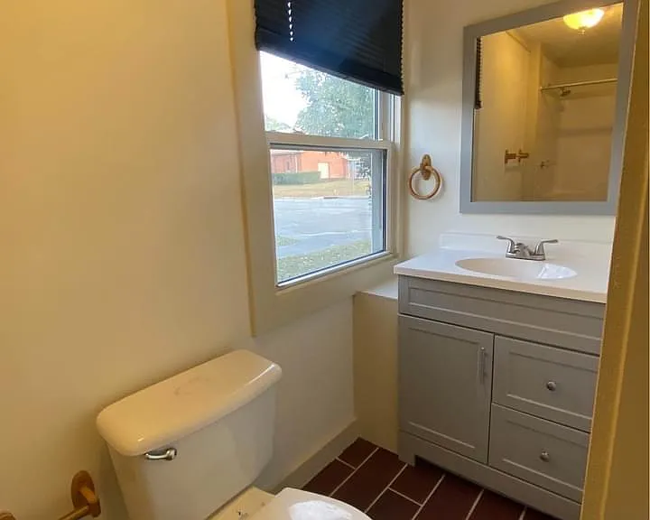1427 Wellington Ave — Photo 5