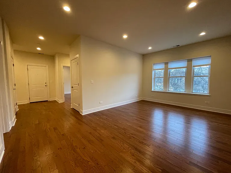 1145 W Lunt Ave — Photo 10