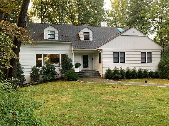 2nd image of 3 Manor Close