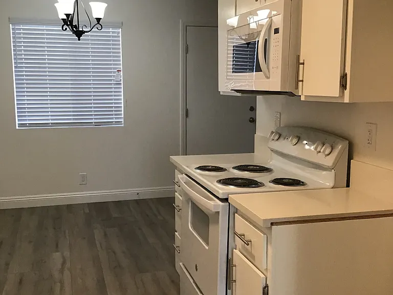 5036 West St #5-L-8 — Photo 6