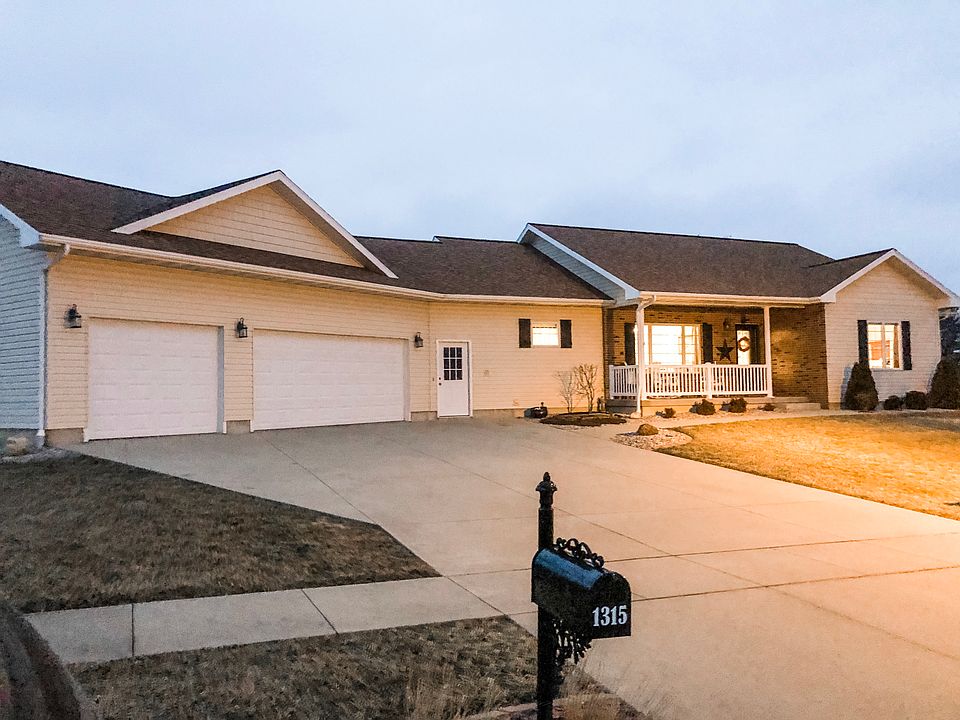 1st image of 1315 Heather Ln