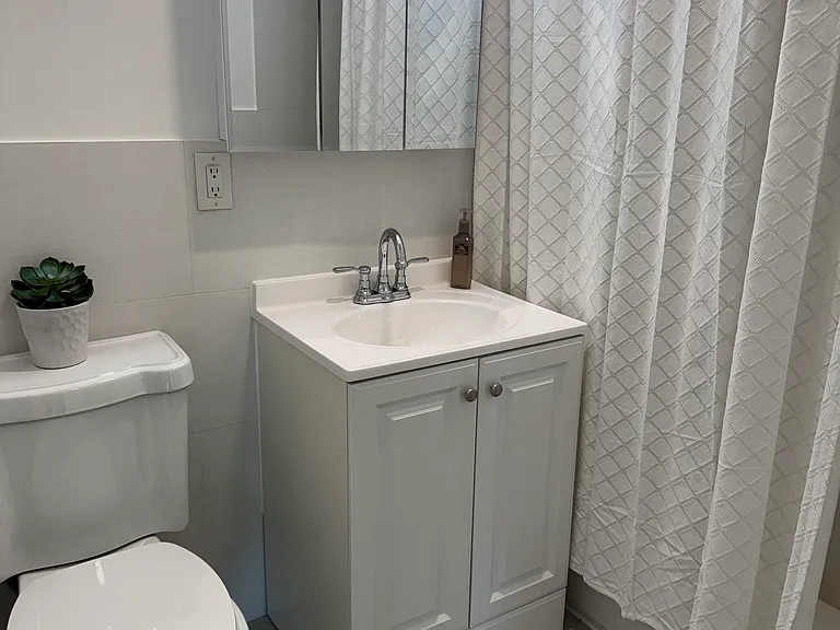 232 Lawton Ave #8 — Photo 12