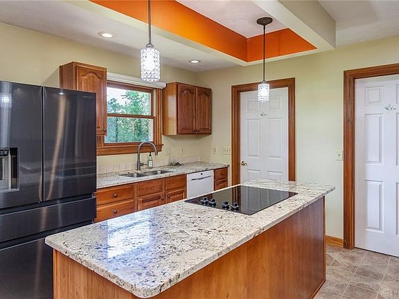 4th image of 935 Saint Leonards Ln