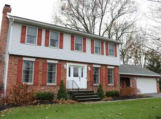 16 Coventry Ct, Latham, NY