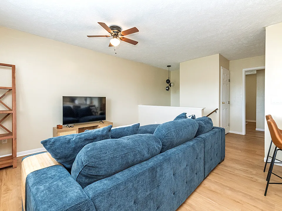 1538 Burcham Dr #1538