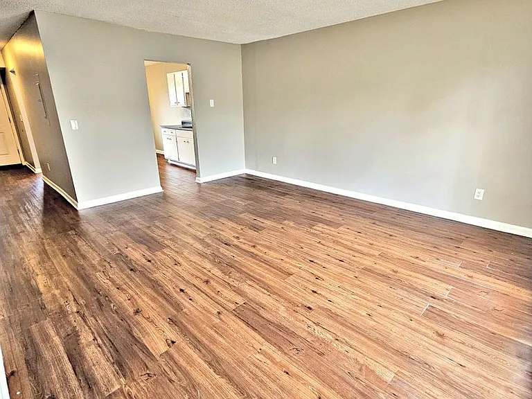 Avalon Cove Townhomes — Photo 54