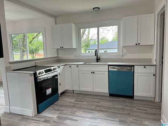 5th image of 824 South St E