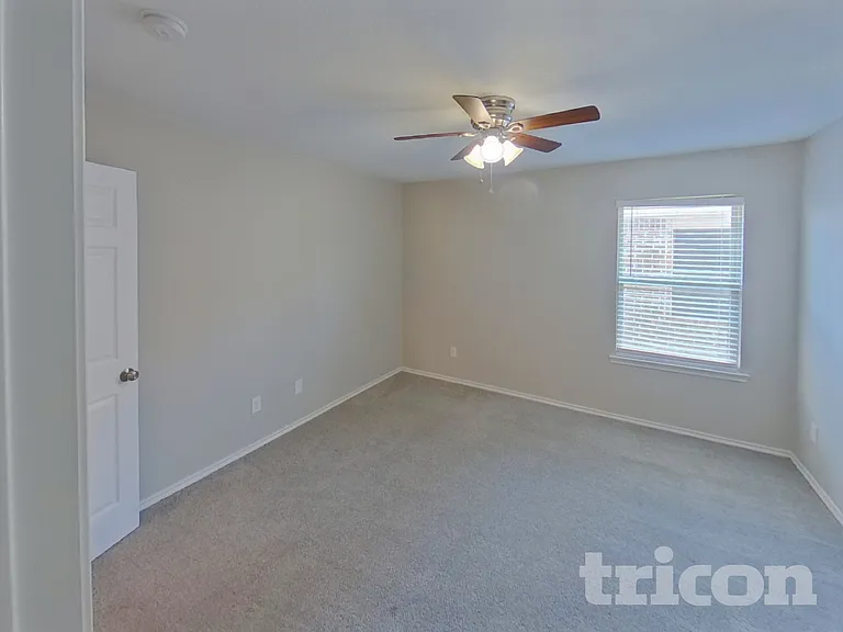 1062 Churchill Dr — Photo 13
