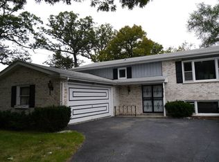 515 Pine Tree Ln, Wood Dale, IL 60191