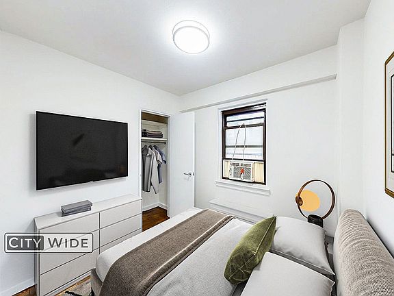 3rd image of 165 E 35th St APT 6e
