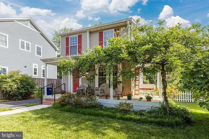 2708 E Side Dr
