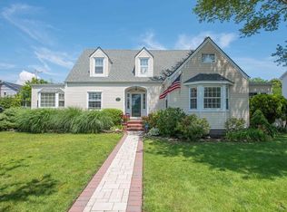 1 Lighthouse Rd, Babylon, NY 11702