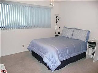 5th image of 18611 Collins St APT E15
