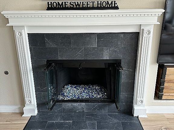 4th image of 3981 Holly Springs Dr
