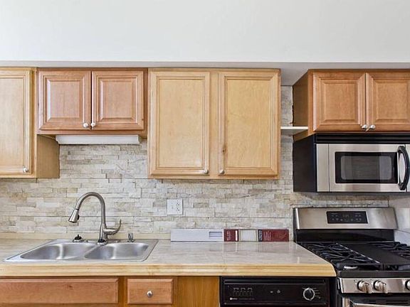 2nd image of 1366 W Evergreen Ave #2R