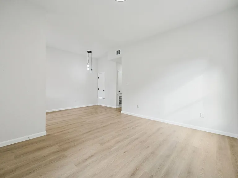 301 Cartersville St #B — Photo 23
