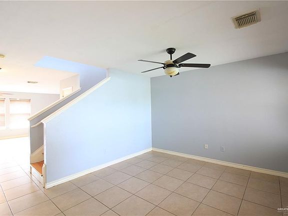 2nd image of 2401 Palmetto Dr