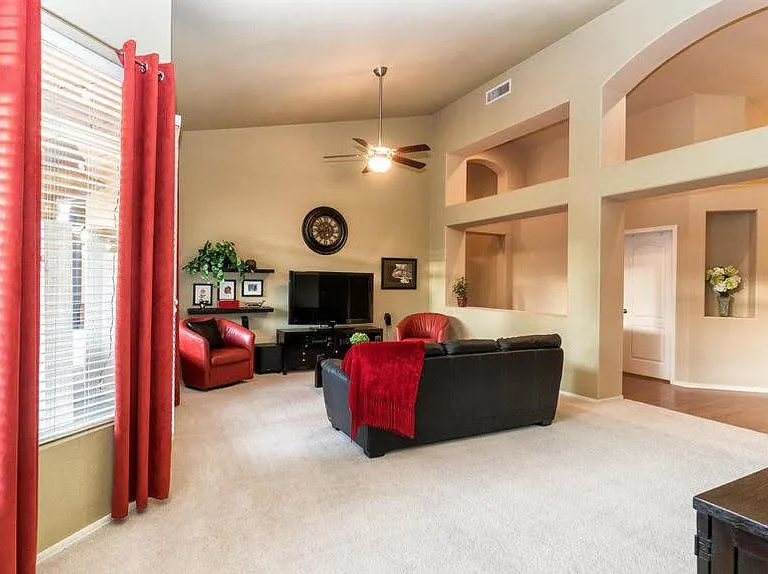 16208 S 27th Pl — Photo 3