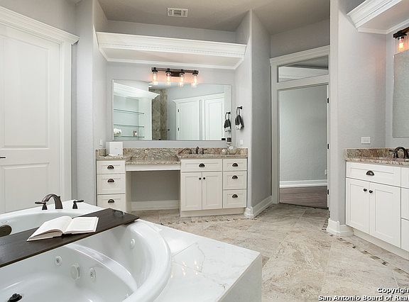 5th image of 2318 Geneseo Oaks