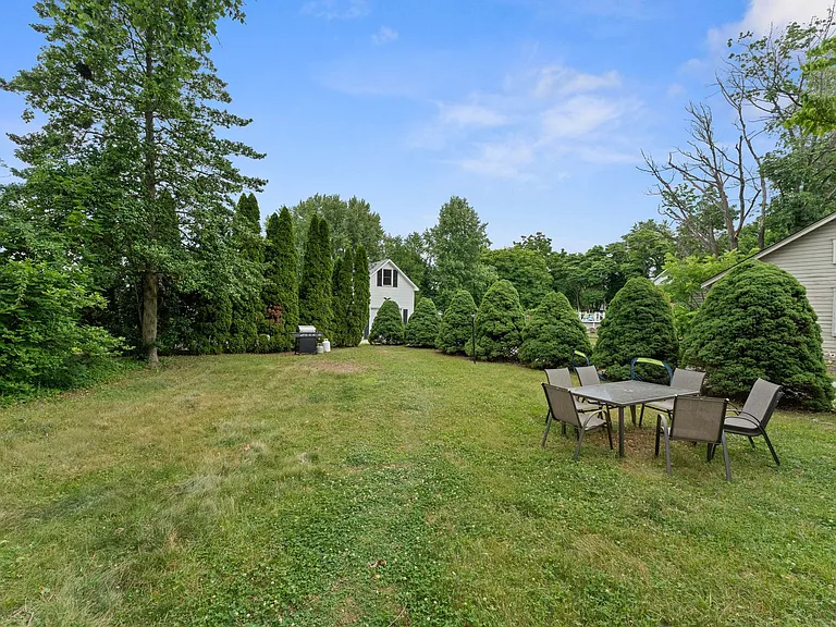 519 Kings Hwy — Photo 23