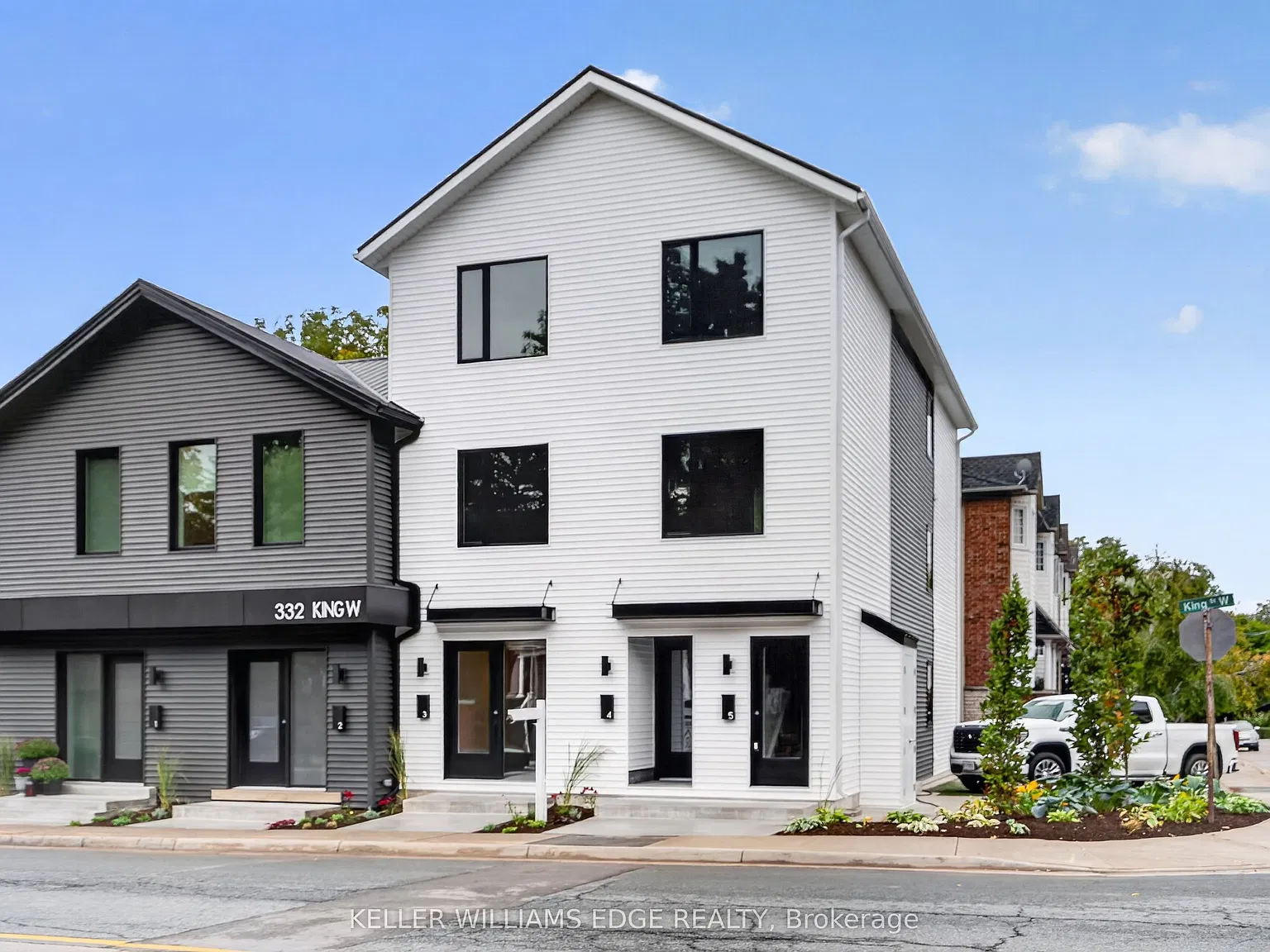 332 King St W — Photo 3