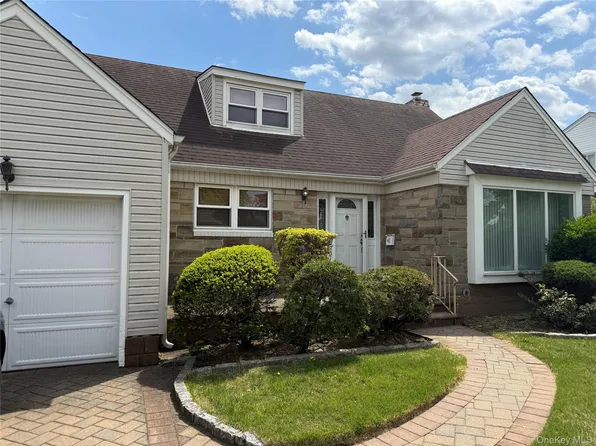 42 Lawrence Street, New Hyde Park, NY 11040