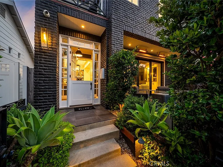 2037 E Ocean Blvd — Photo 45