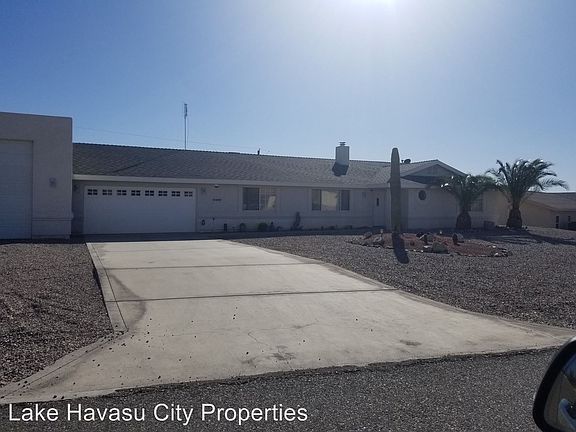 3rd image of 2480 Mandalay Dr