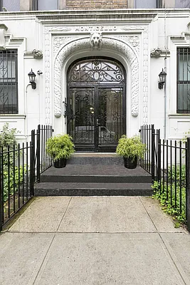 Sold by Compass | media 11