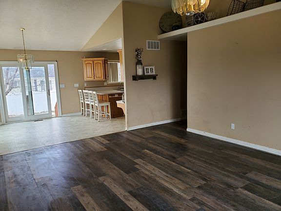 3rd image of 76 Ponderosa Ave