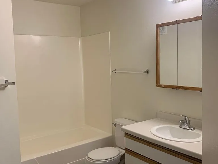 Dakota E & W Apartments — Photo 86