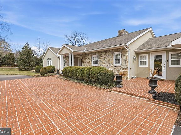 3rd image of 12903 Fountain Head Rd