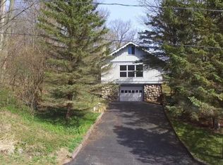 17301 Wood Drift Dr, West Olive, MI 49460