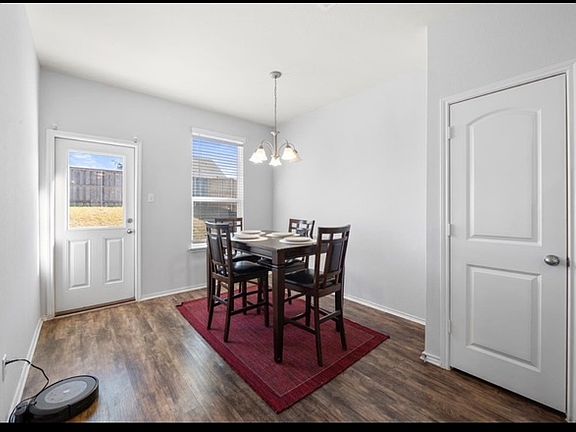 5th image of 308 Thornless Cir