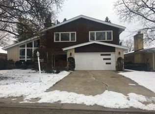 6831 N Lexington Ln, Niles, IL 60714