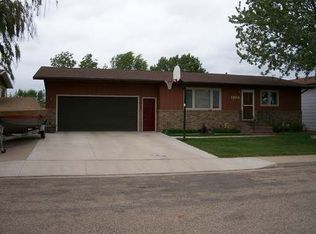 1304 18th St SE, Mandan, ND 58554