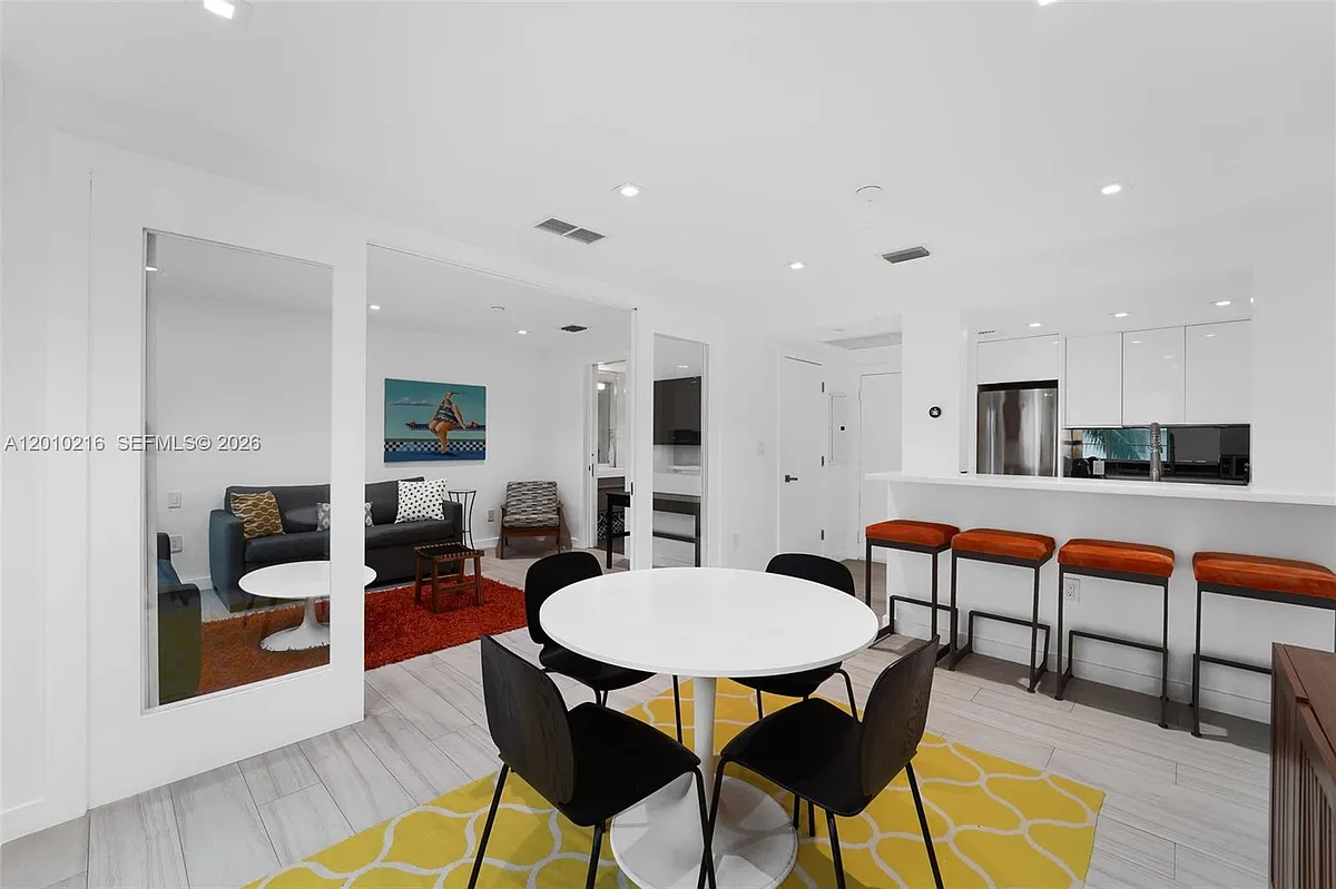 Building Photo - 1460 Ocean Dr #307