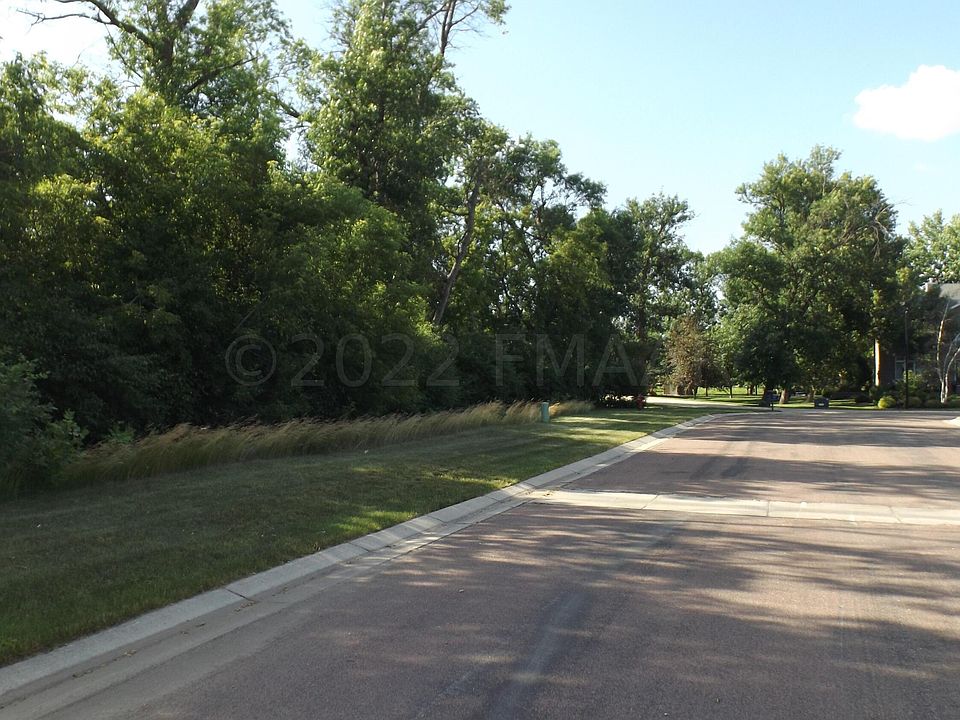 2nd image of 1445 Oakwood Ct