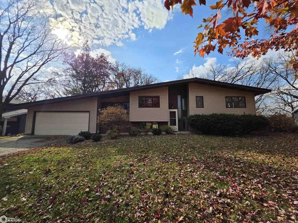 125 Woodland Dr, Forest City, IA 50436