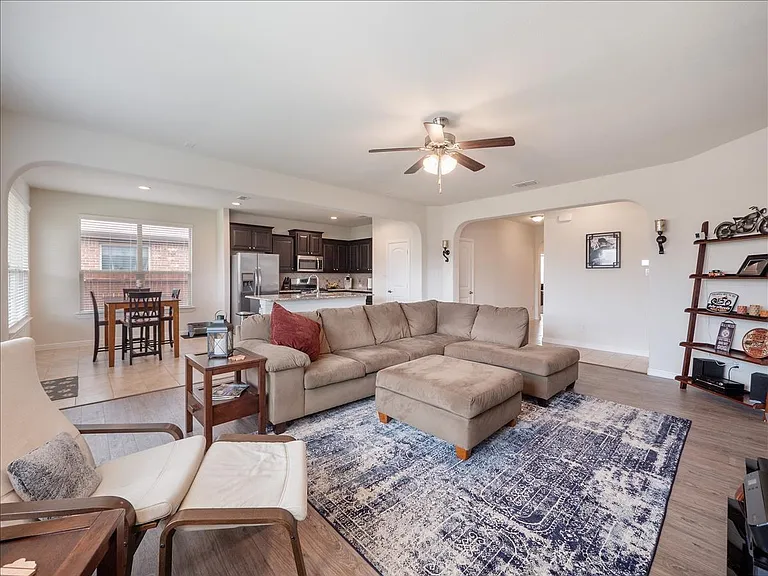 1104 Genola Dr — Photo 8
