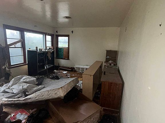 2nd image of 610R Fremont Ave