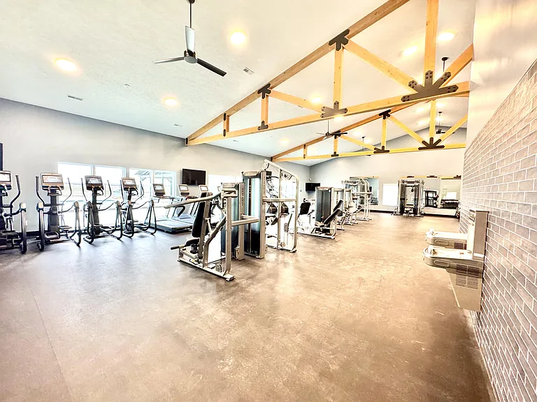 24/7 FITNESS CENTER, SPIN ROOM, & YOGA ROOM