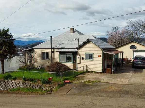 866 NE Dixon Ave, Roseburg, OR 97470