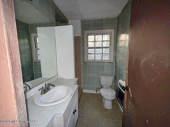4th image of 3915 Troy Ave