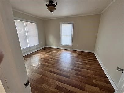 5th image of 950 Chickasaw St