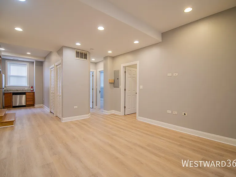 2036 W Arthur Ave #G — Photo 4