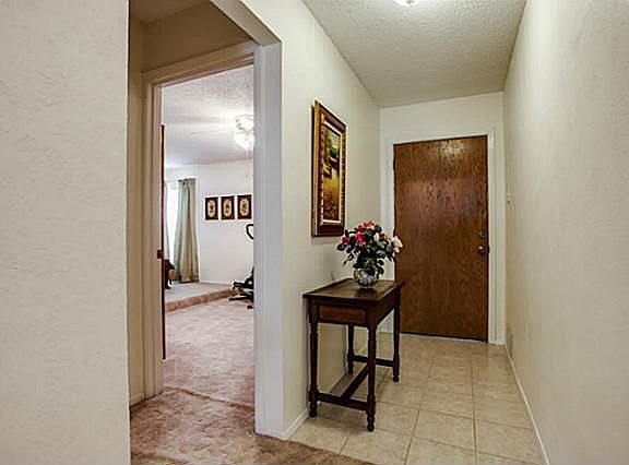 4th image of 1601 Glouchester Dr
