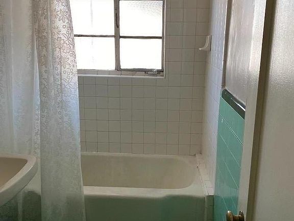 3rd image of 884 N 17th St