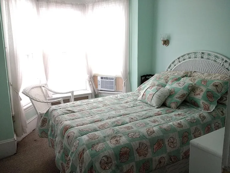 Bedroom on 1st floor with full bed.