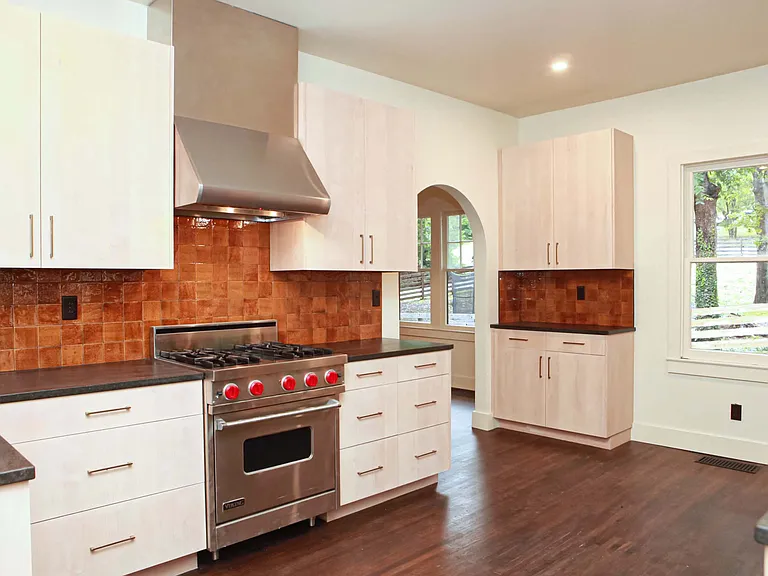 2123 N Elwood Ave — Photo 9